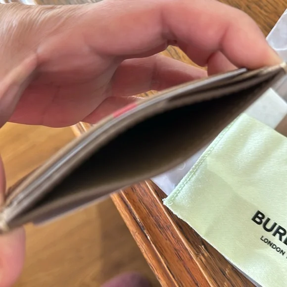 BURBERRY Card Holder! NEW CONDITION with tags and dust bag! - Picture 5 of 11